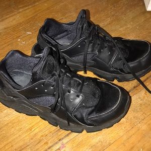 Black Nike Air Huaraches🖤